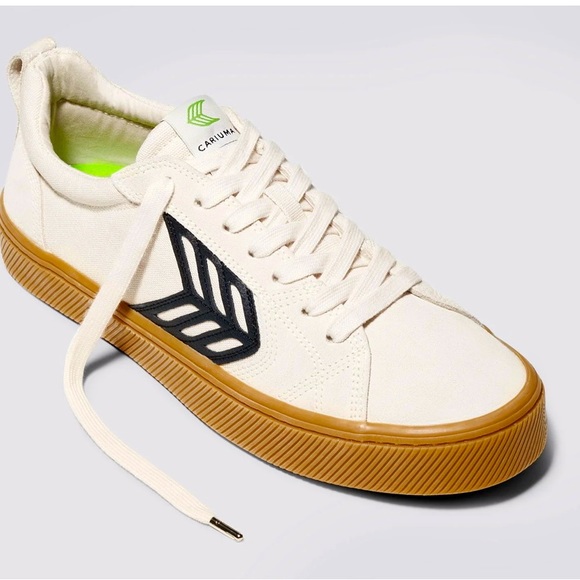 Cariuma Shoes - Cariuma White and Black Sneakers